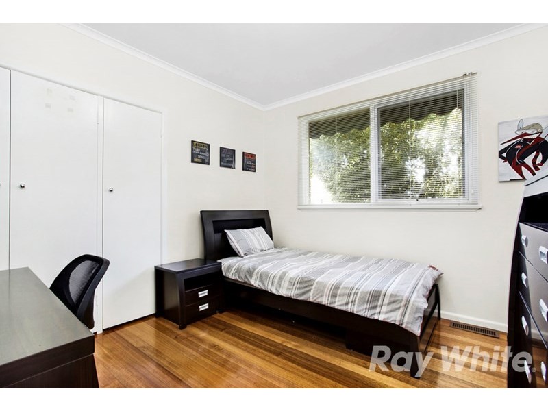 98 Whites Lane, Glen Waverley VIC 3150