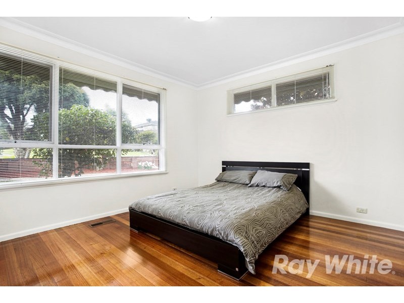98 Whites Lane, Glen Waverley VIC 3150
