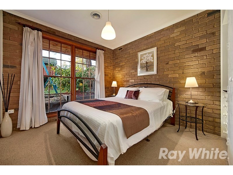 26 Bunker Crescent, Glen Waverley VIC 3150