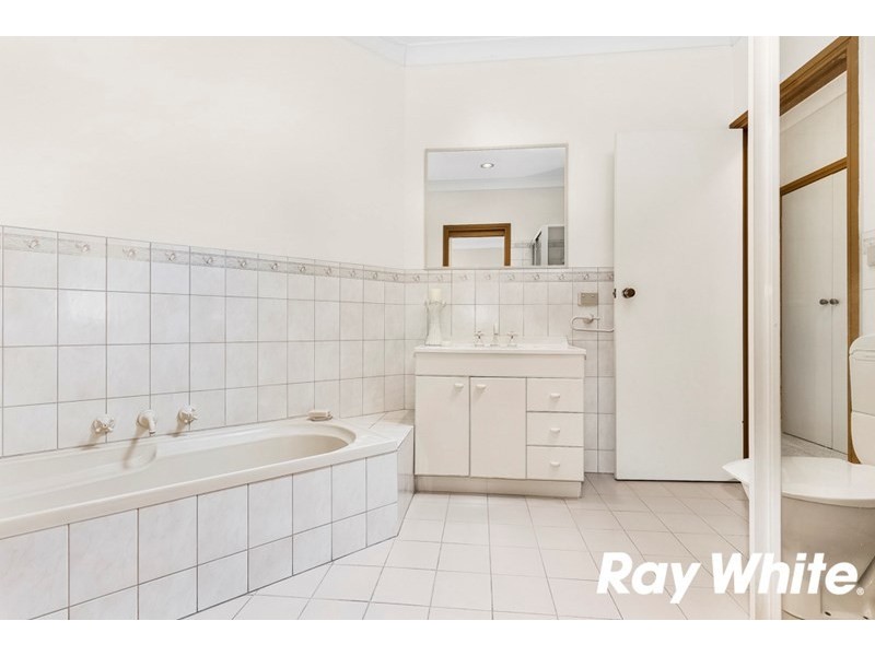 2/8 Angus Drive, Glen Waverley VIC 3150