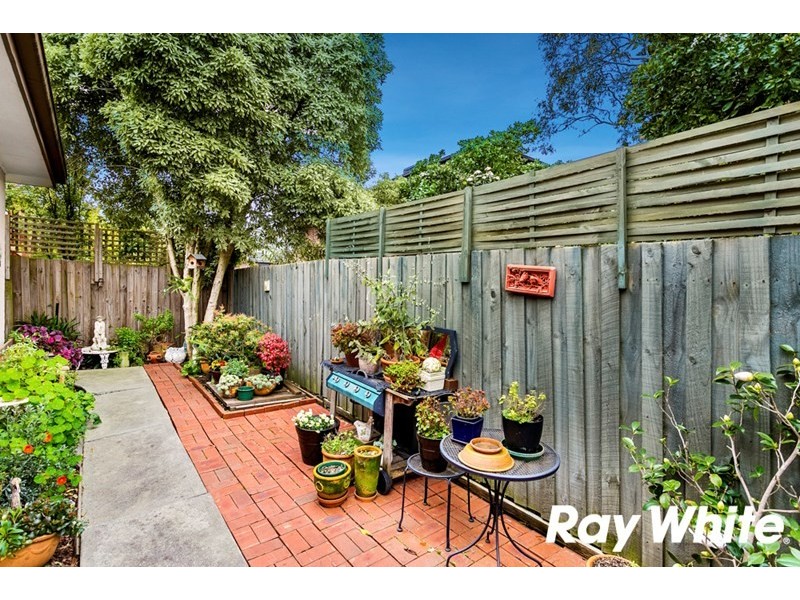 2/8 Angus Drive, Glen Waverley VIC 3150