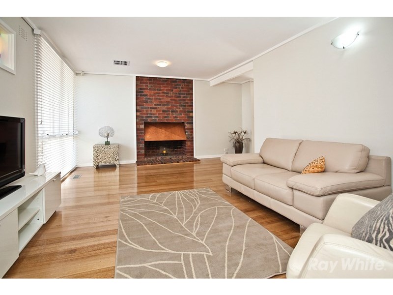 4 Glen Tower Drive, Glen Waverley VIC 3150