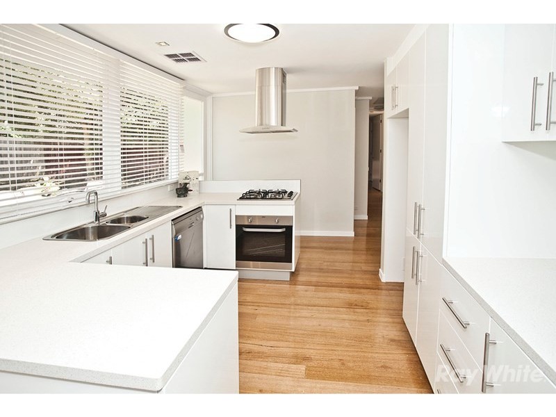 4 Glen Tower Drive, Glen Waverley VIC 3150