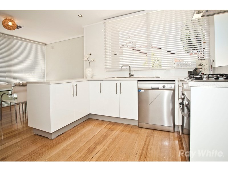 4 Glen Tower Drive, Glen Waverley VIC 3150