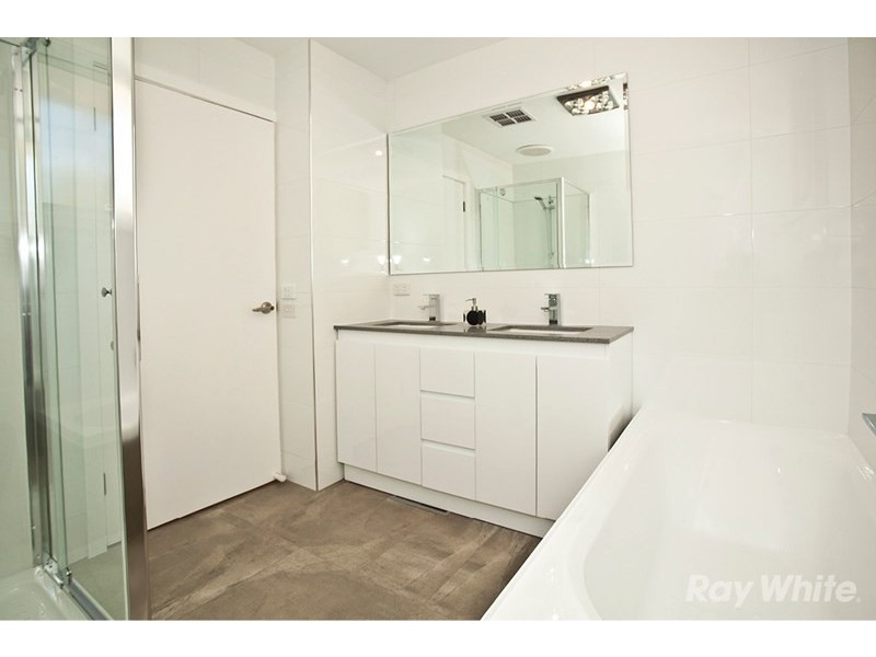 4 Glen Tower Drive, Glen Waverley VIC 3150