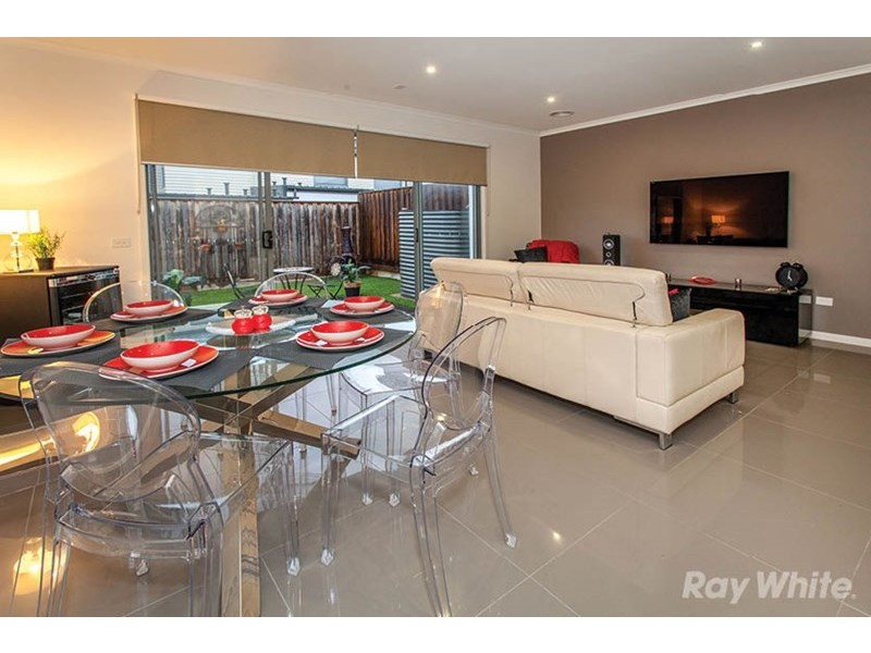 33 Brunton Crescent, Mulgrave VIC 3170