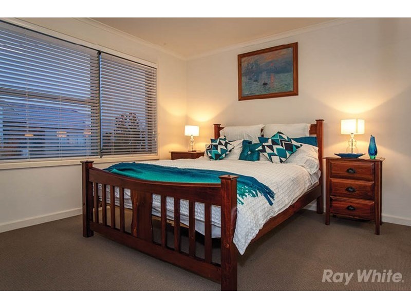 33 Brunton Crescent, Mulgrave VIC 3170