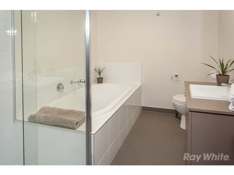 33 Brunton Crescent, Mulgrave VIC 3170