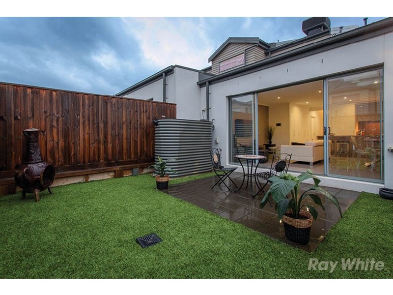 33 Brunton Crescent, Mulgrave VIC 3170