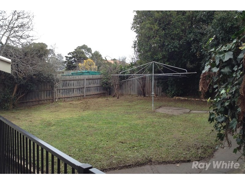 10 Mandowie Road, Glen Waverley VIC 3150