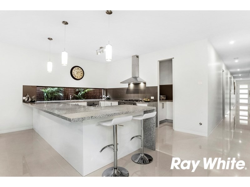 18 Elm Grove, Mount Waverley VIC 3149