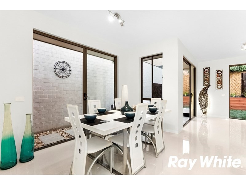 18 Elm Grove, Mount Waverley VIC 3149
