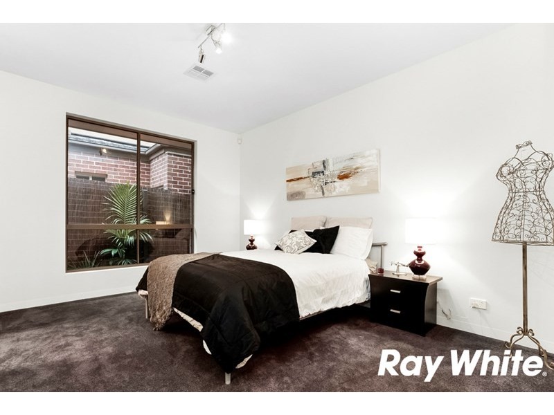 18 Elm Grove, Mount Waverley VIC 3149