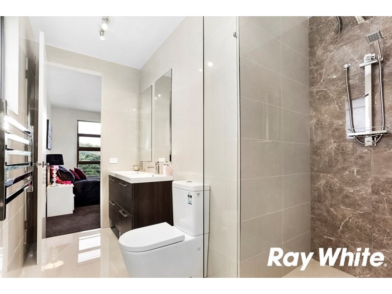 18 Elm Grove, Mount Waverley VIC 3149