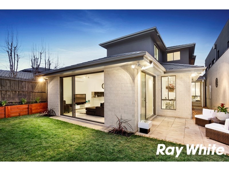 18 Elm Grove, Mount Waverley VIC 3149