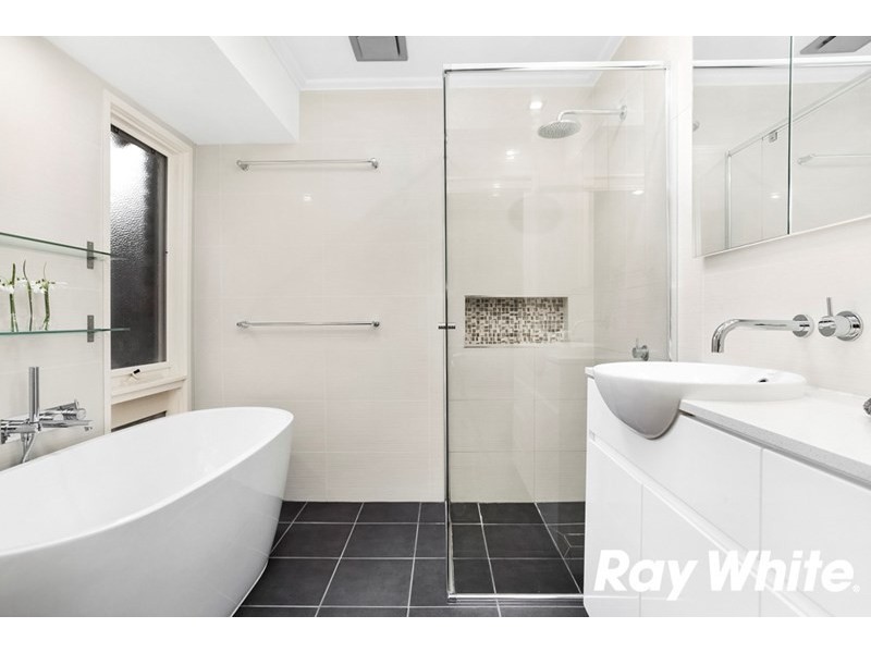 4 Harwood Close, Wheelers Hill VIC 3150