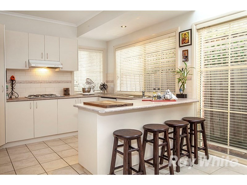 1/1 Pine Tree Avenue, Glen Waverley VIC 3150