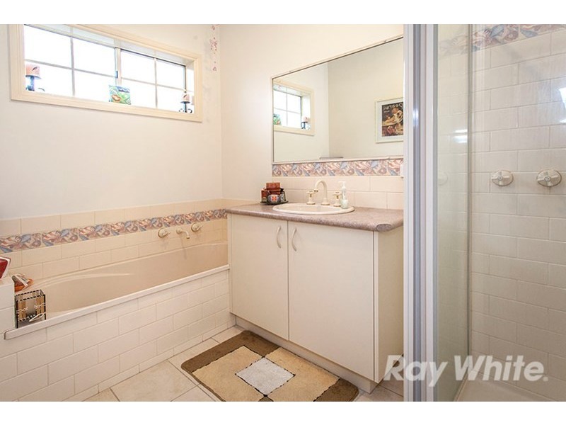 1/1 Pine Tree Avenue, Glen Waverley VIC 3150