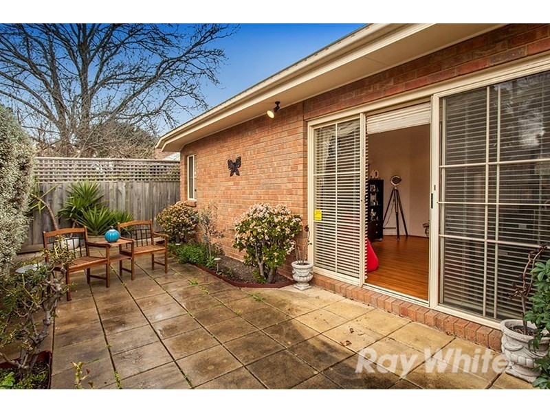1/1 Pine Tree Avenue, Glen Waverley VIC 3150