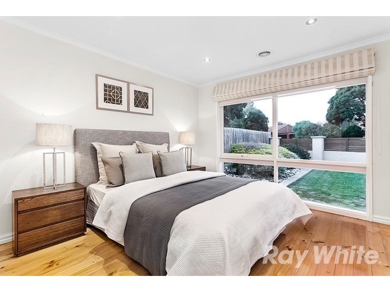 16 Amblecote Crescent, Mulgrave VIC 3170