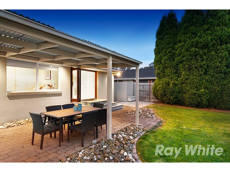 16 Amblecote Crescent, Mulgrave VIC 3170