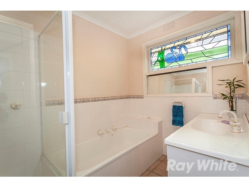 6 Knights Drive, Glen Waverley VIC 3150