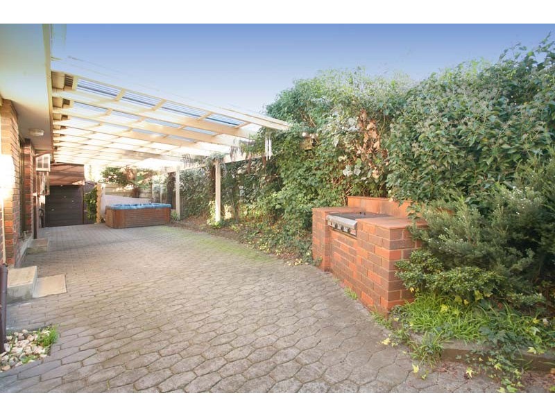 2 Poets Court, Glen Waverley VIC 3150