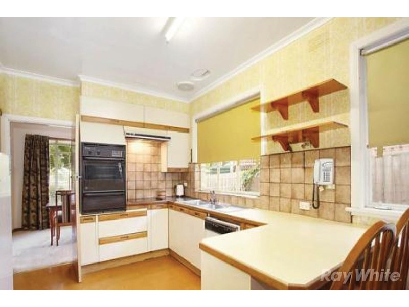 6 Grandview Road, Chadstone VIC 3148