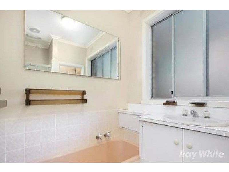 6 Grandview Road, Chadstone VIC 3148