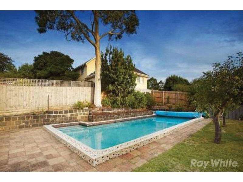 6 Grandview Road, Chadstone VIC 3148