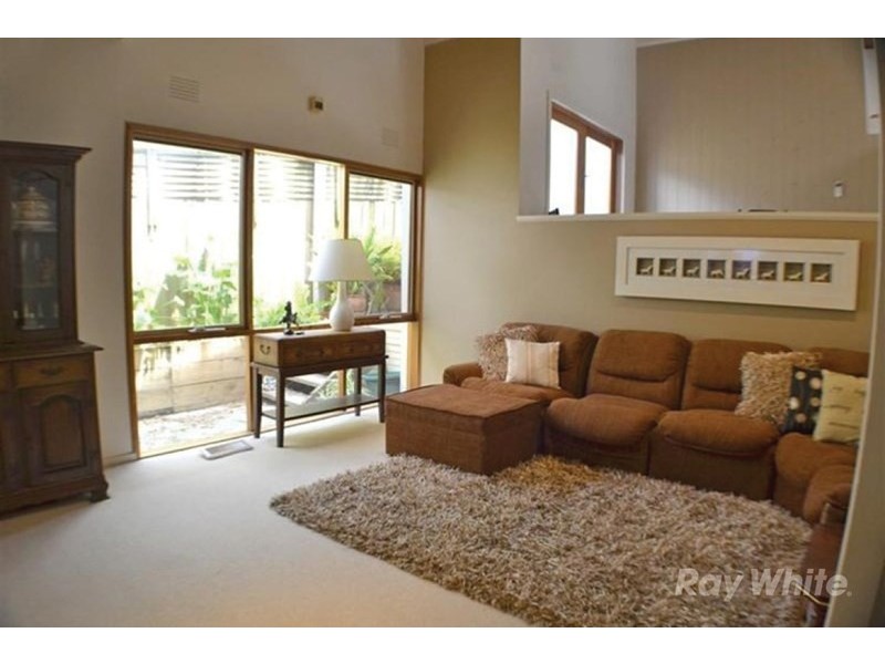 8 Charlnet Drive, Vermont South VIC 3133