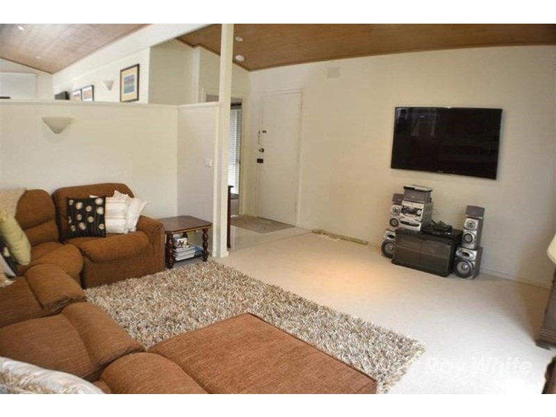 8 Charlnet Drive, Vermont South VIC 3133