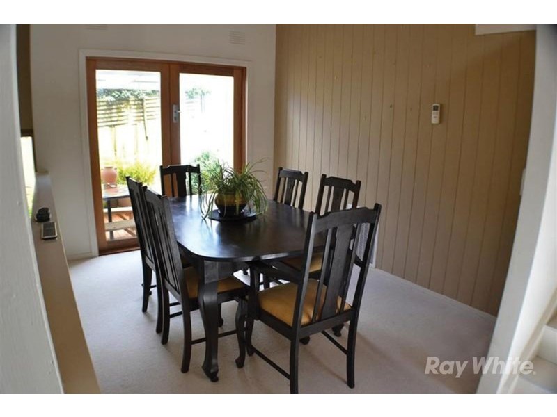 8 Charlnet Drive, Vermont South VIC 3133