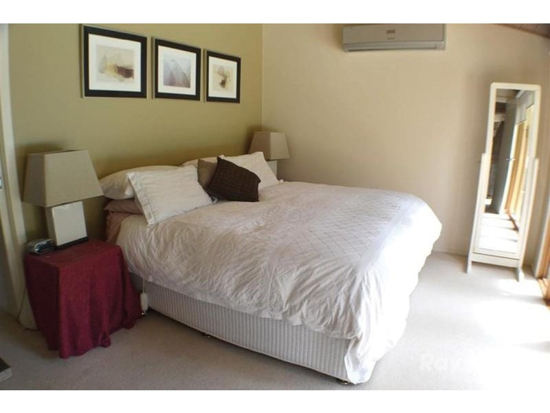 8 Charlnet Drive, Vermont South VIC 3133