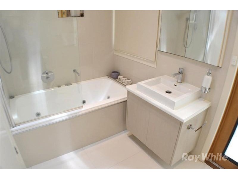 8 Charlnet Drive, Vermont South VIC 3133