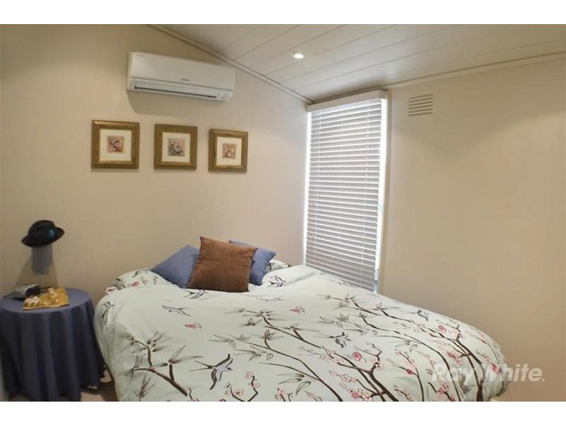 8 Charlnet Drive, Vermont South VIC 3133