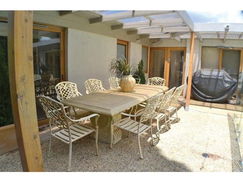 8 Charlnet Drive, Vermont South VIC 3133