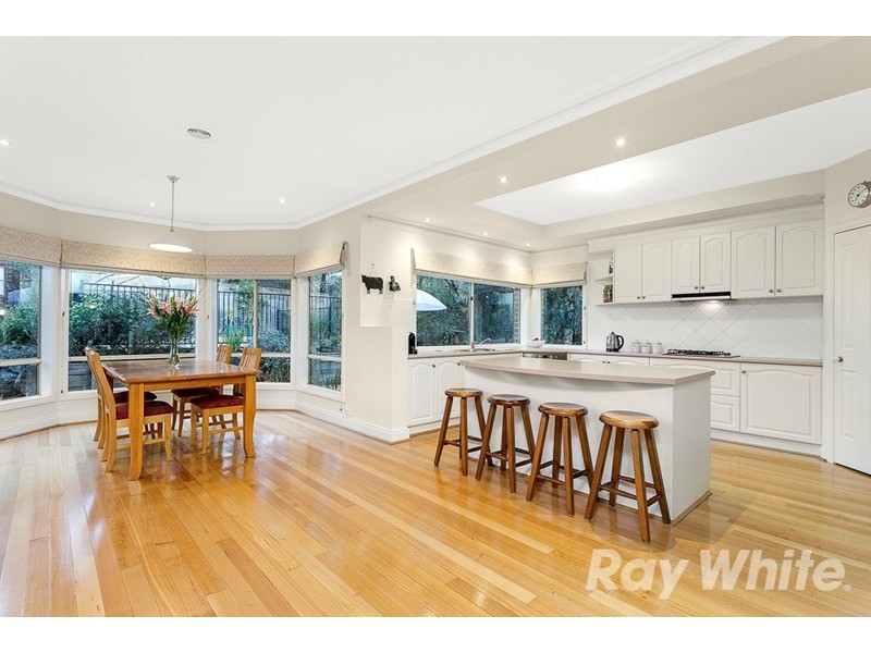 35 Bunker Crescent, Glen Waverley VIC 3150