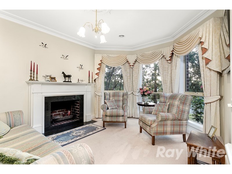 35 Bunker Crescent, Glen Waverley VIC 3150