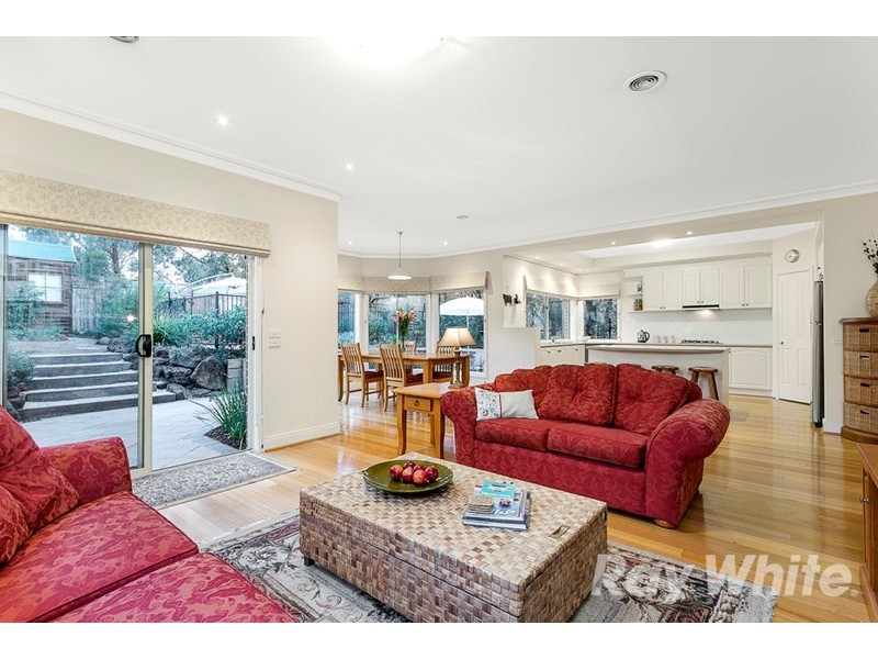 35 Bunker Crescent, Glen Waverley VIC 3150