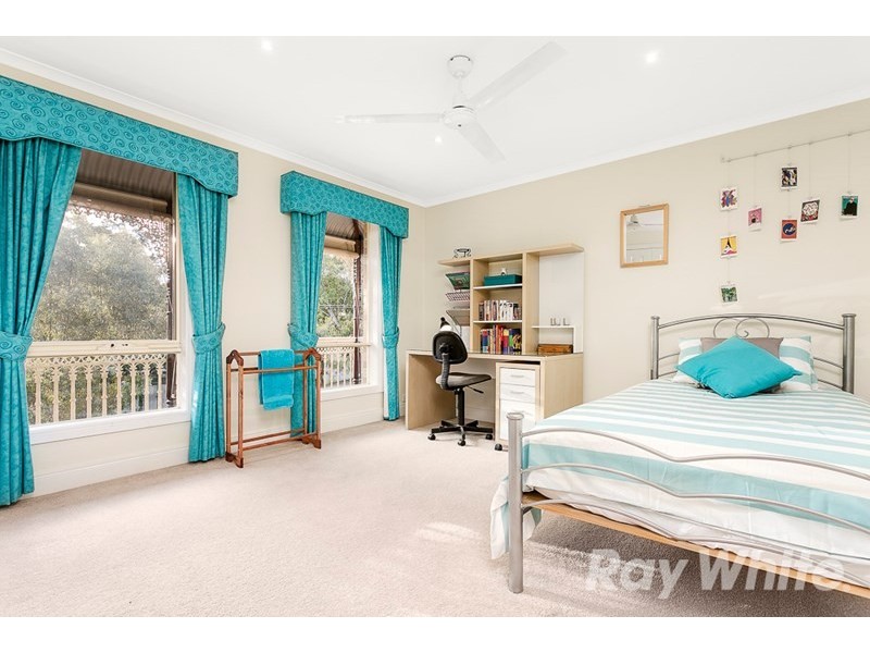 35 Bunker Crescent, Glen Waverley VIC 3150