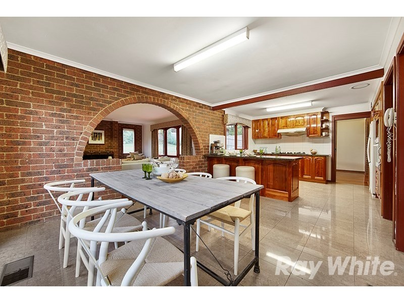 25 Winterton Drive, Wheelers Hill VIC 3150