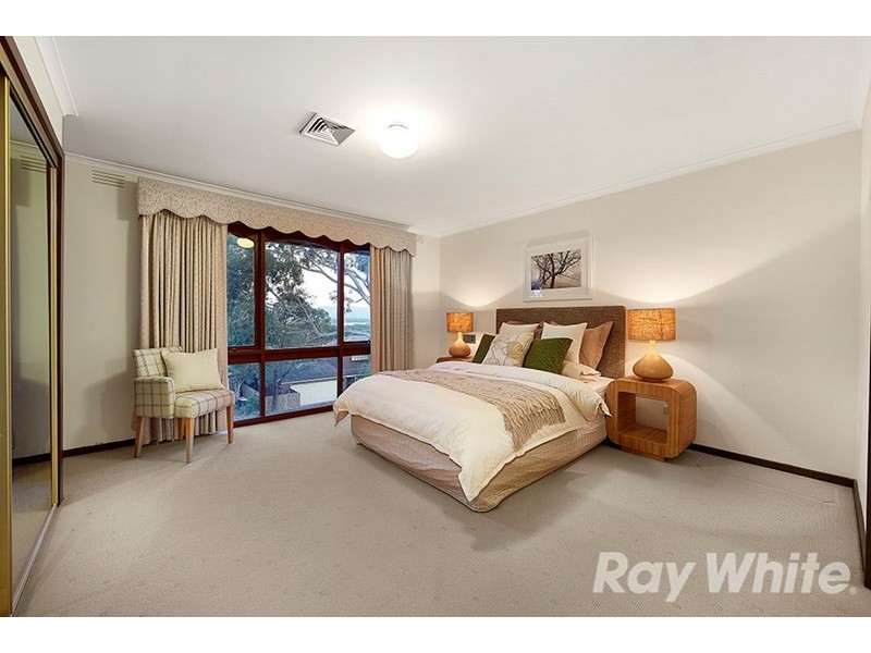 25 Winterton Drive, Wheelers Hill VIC 3150