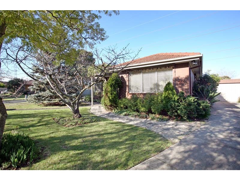 24 Redfern Crescent, Mulgrave VIC 3170