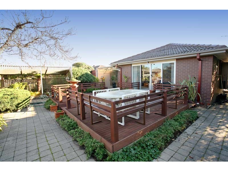 24 Redfern Crescent, Mulgrave VIC 3170
