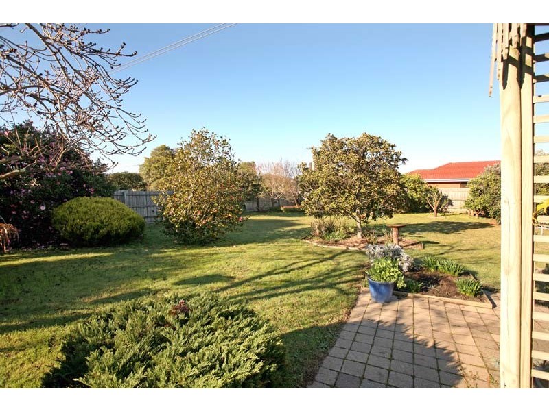 24 Redfern Crescent, Mulgrave VIC 3170