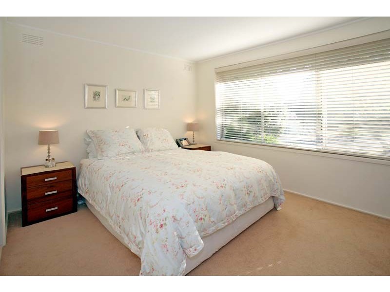 24 Redfern Crescent, Mulgrave VIC 3170