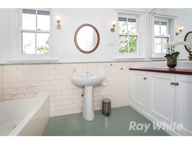 6 Gracehill Avenue, Burwood VIC 3125