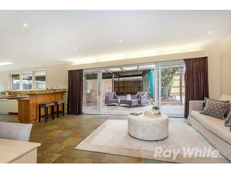 17 Ainslie Drive, Wheelers Hill VIC 3150