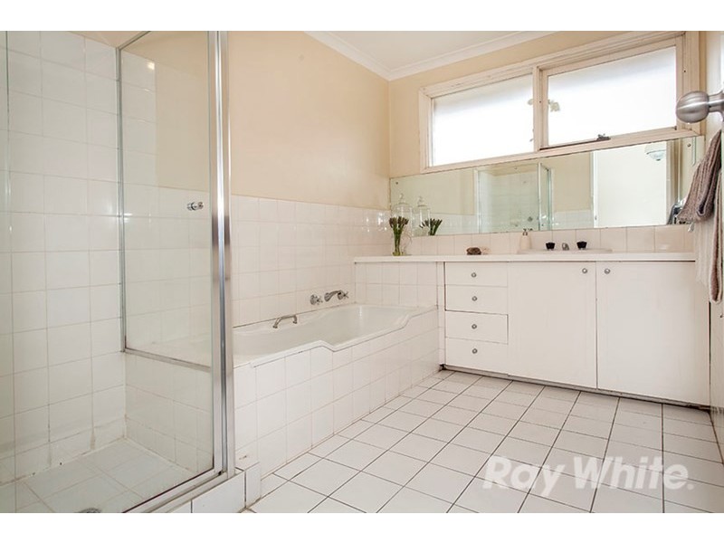 17 Ainslie Drive, Wheelers Hill VIC 3150